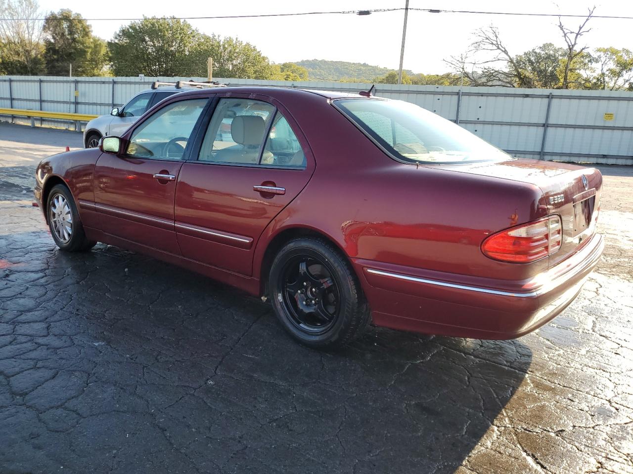2000 Mercedes-benz E 320 Maroon vin: WDBJF65J9YB066181