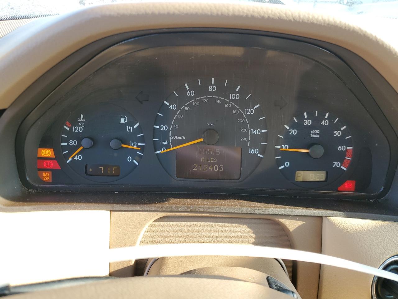 2000 Mercedes-benz E 320 Maroon vin: WDBJF65J9YB066181