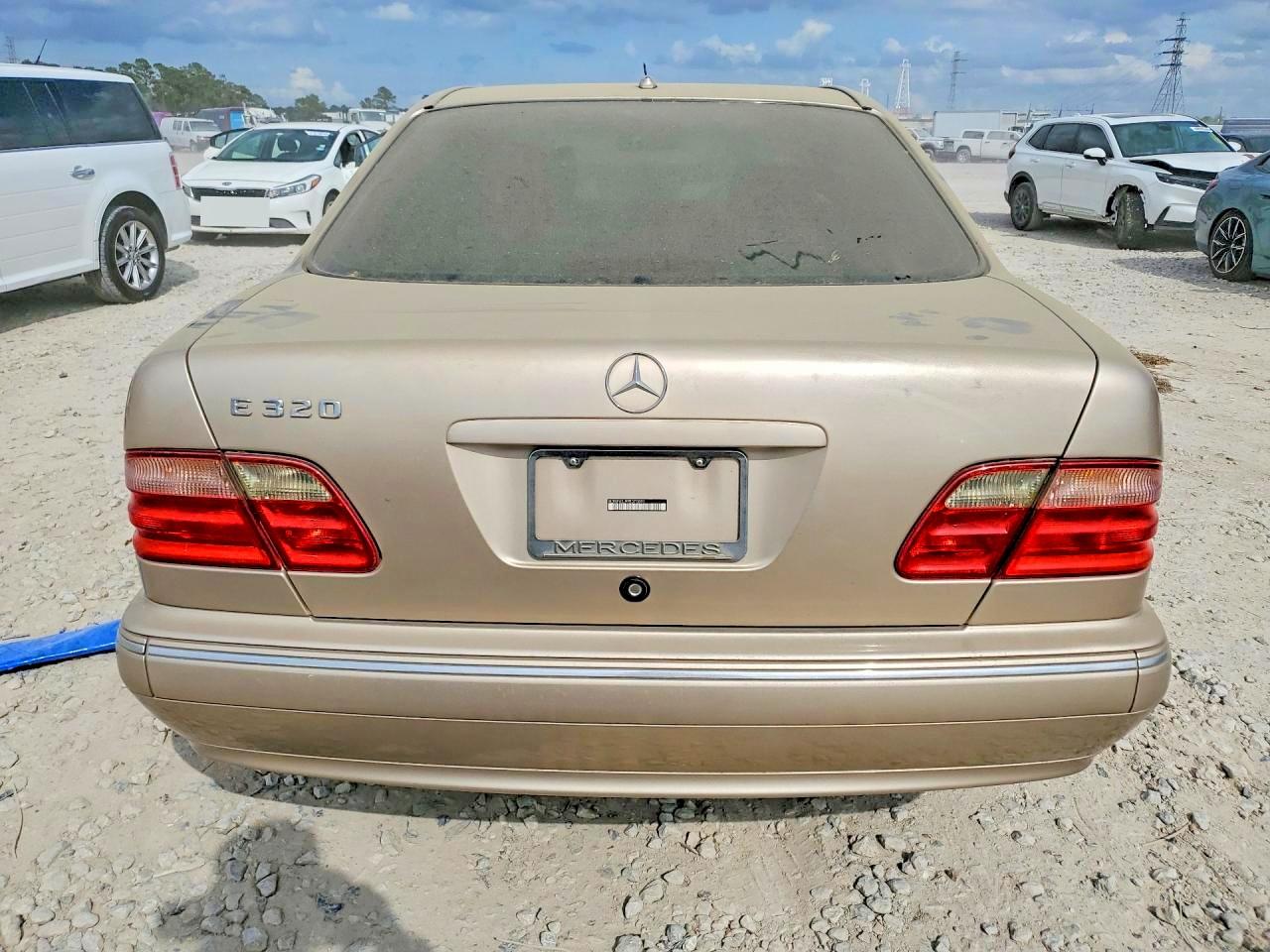 2000 Mercedes-benz E 320 Gold vin: WDBJF65J9YB075091