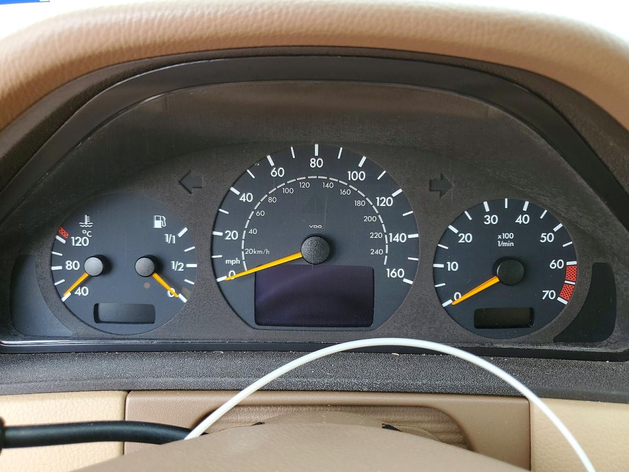 2000 Mercedes-benz E 320 Gold vin: WDBJF65J9YB075091