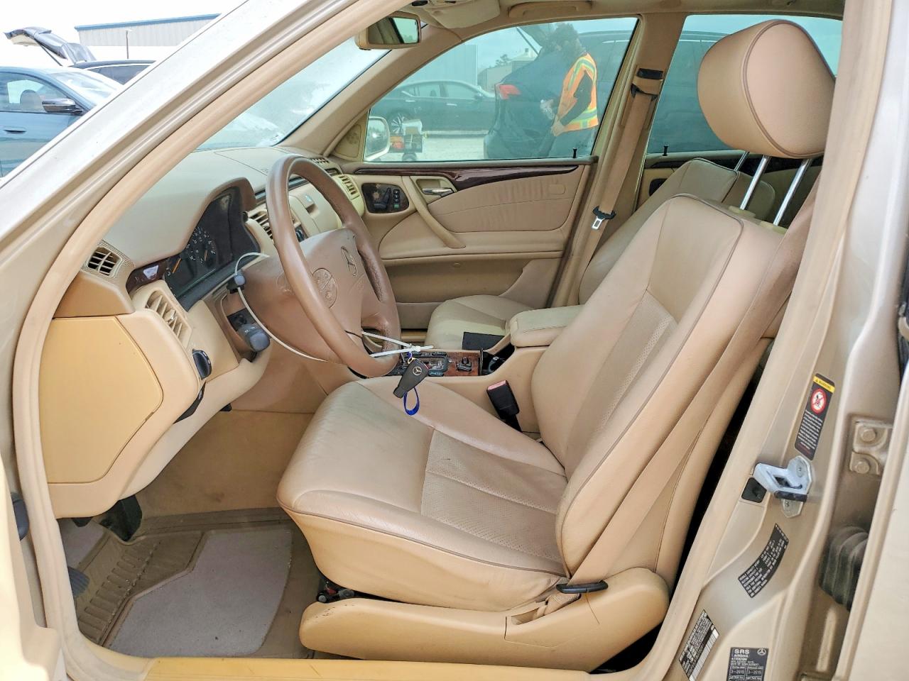 2000 Mercedes-benz E 320 Gold vin: WDBJF65J9YB075091