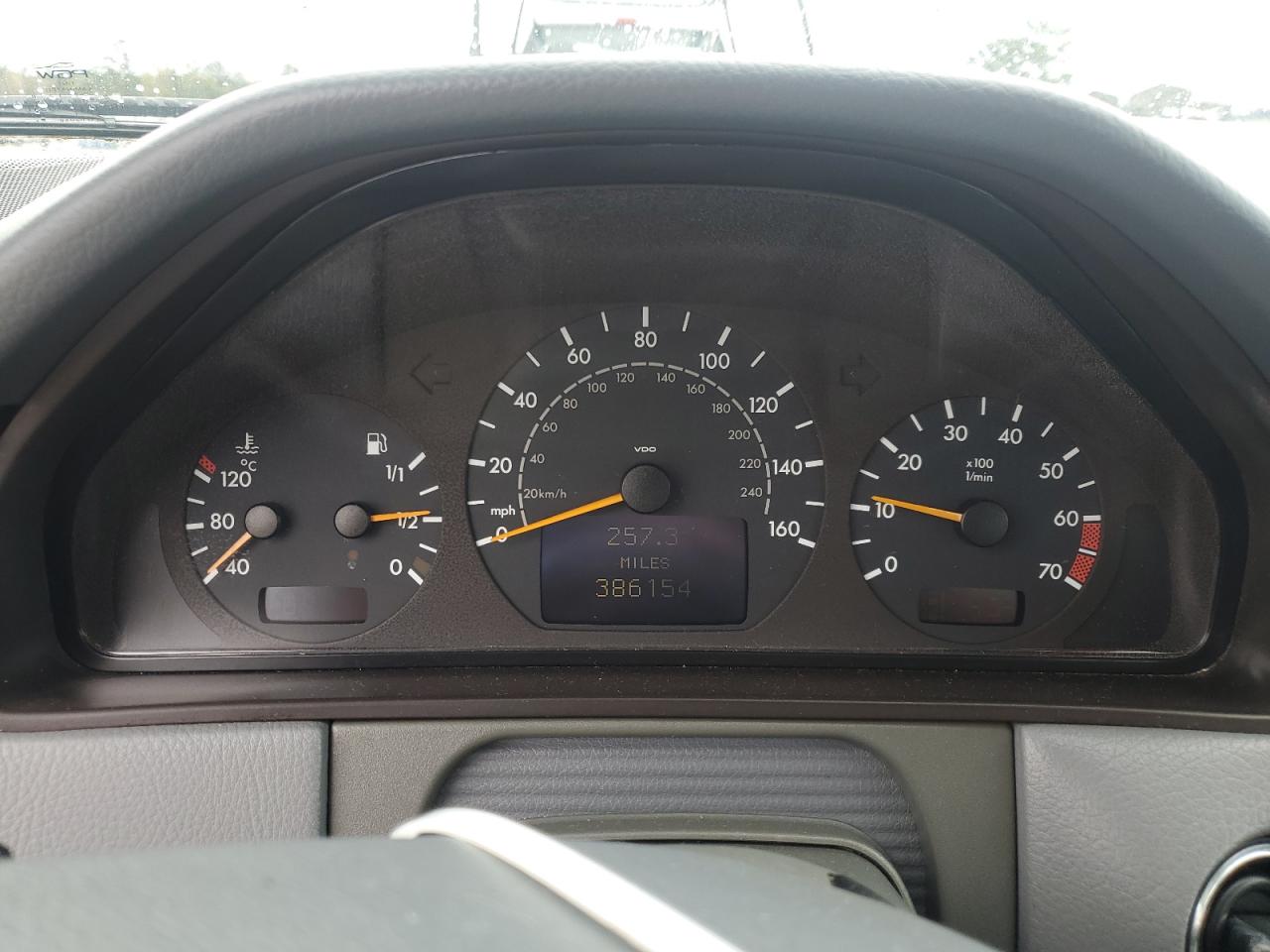 2000 Mercedes-benz E 320 Silver vin: WDBJF65J9YB096684