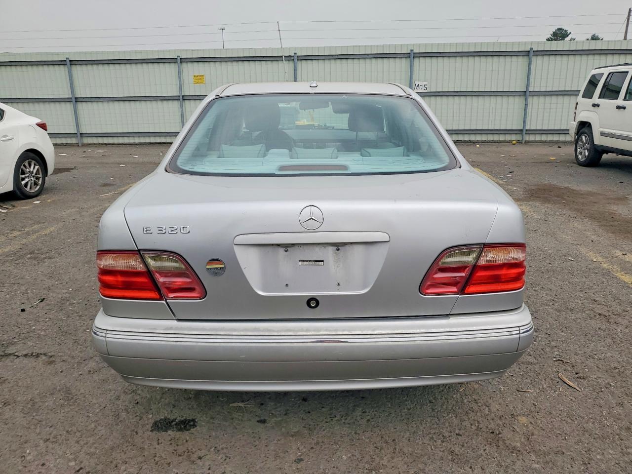 2000 Mercedes-benz E 320 Silver vin: WDBJF65J9YB163851