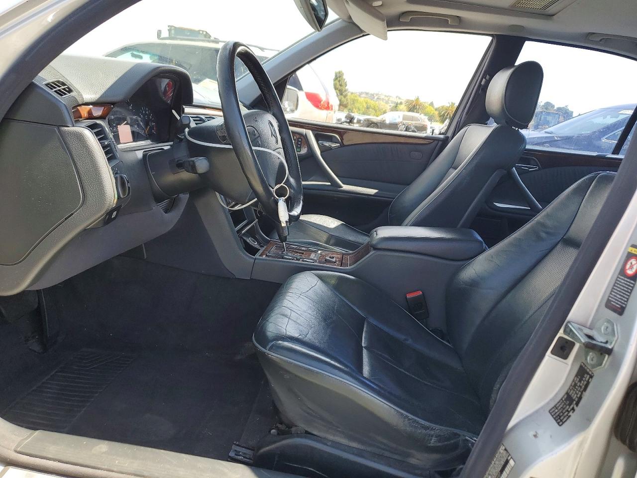 2000 Mercedes-benz E 320 Silver vin: WDBJF65J9YB167107