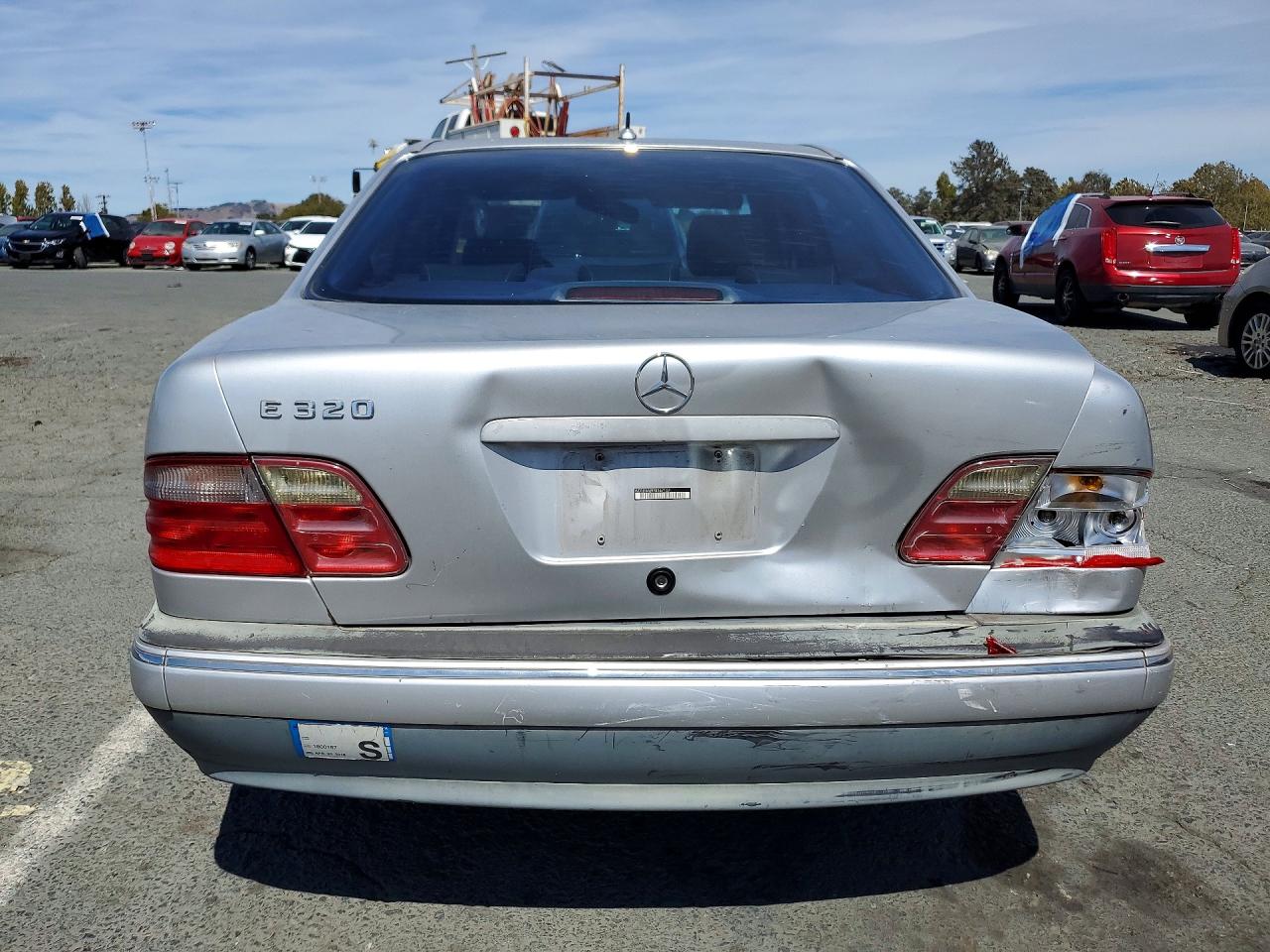 2000 Mercedes-benz E 320 Silver vin: WDBJF65J9YB167107