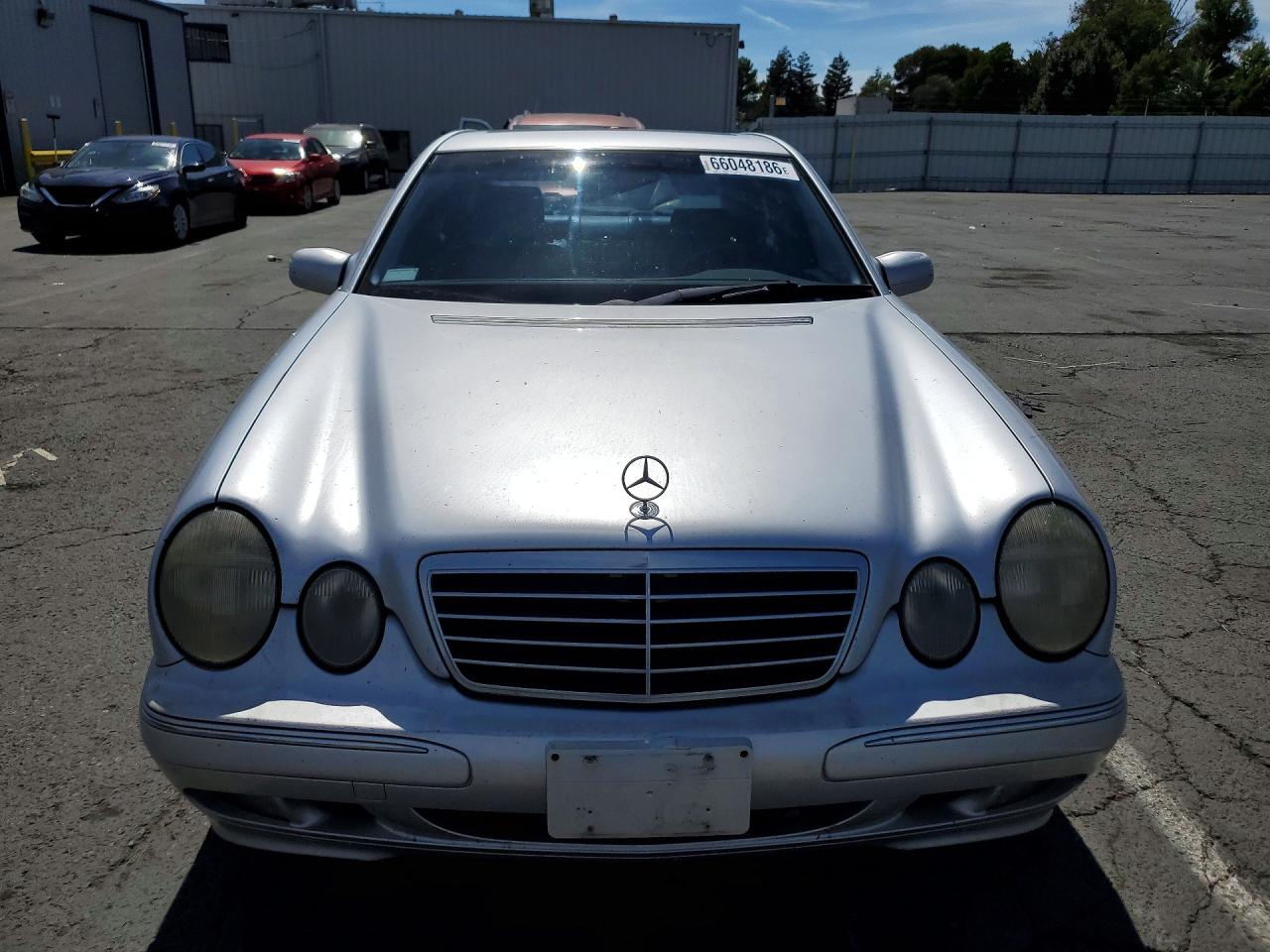 2000 Mercedes-benz E 320 Silver vin: WDBJF65J9YB167107