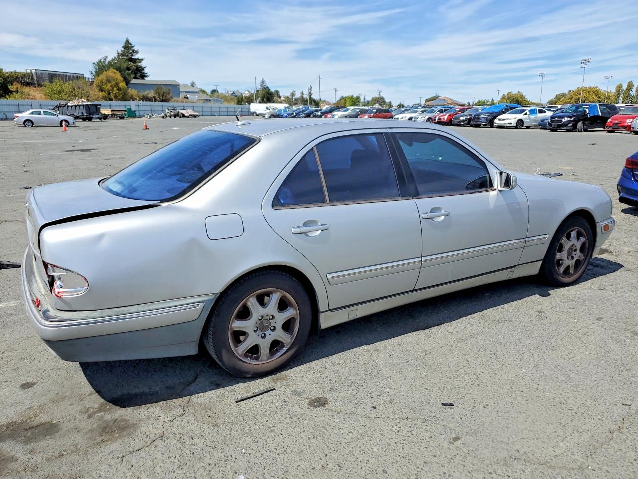 2000 Mercedes-benz E 320 Silver vin: WDBJF65J9YB167107