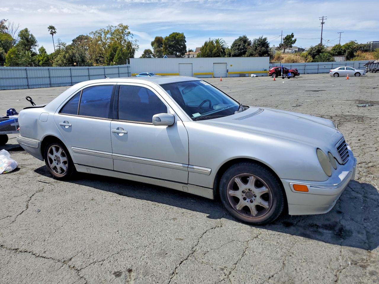 2000 Mercedes-benz E 320 Silver vin: WDBJF65J9YB167107