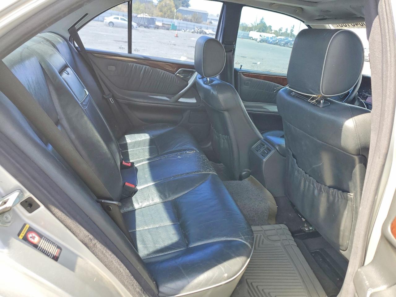 2000 Mercedes-benz E 320 Silver vin: WDBJF65J9YB167107