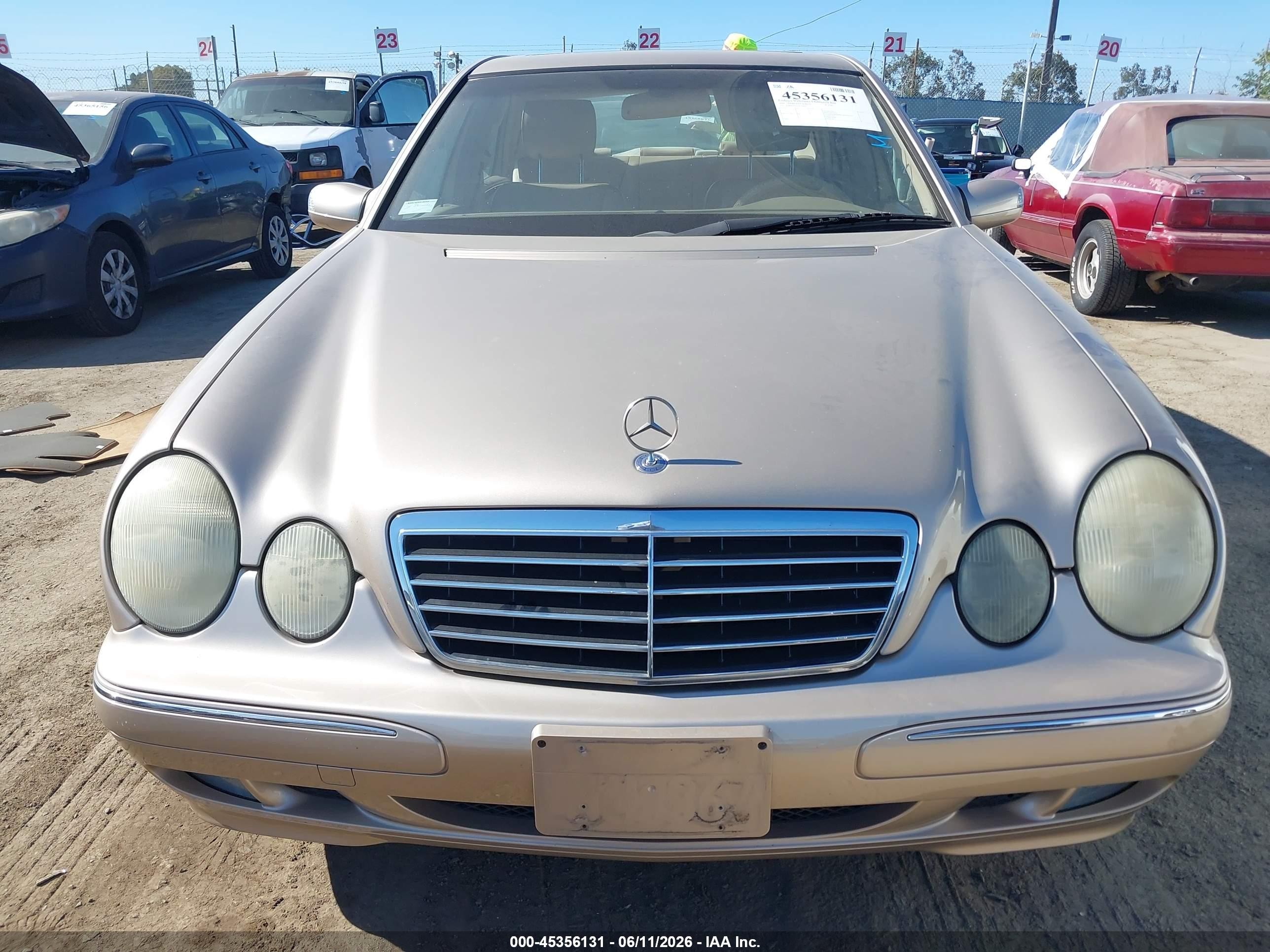 2001 Mercedes-benz E 320   Gold vin: WDBJF65JX1B375065