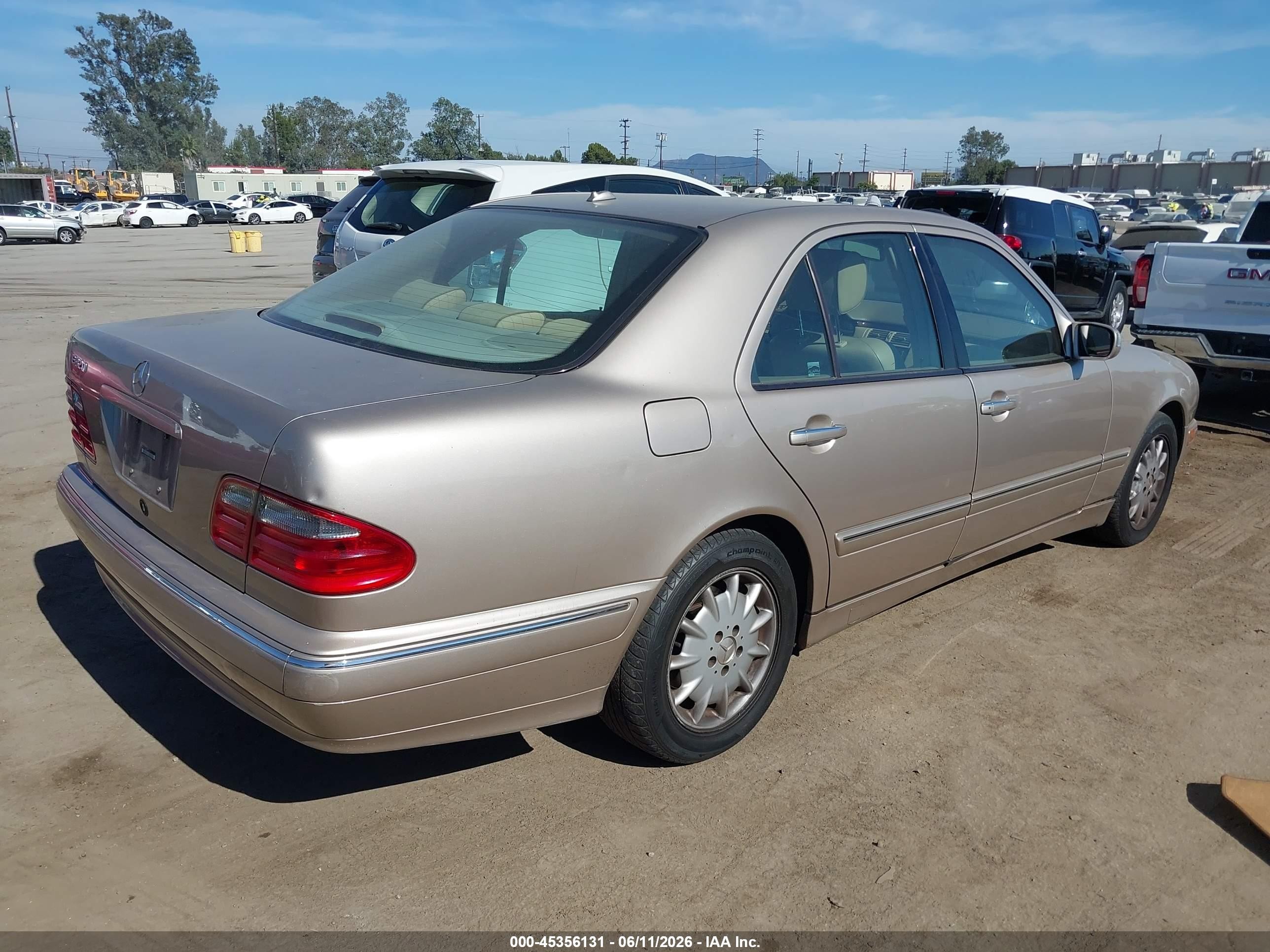 2001 Mercedes-benz E 320   Gold vin: WDBJF65JX1B375065