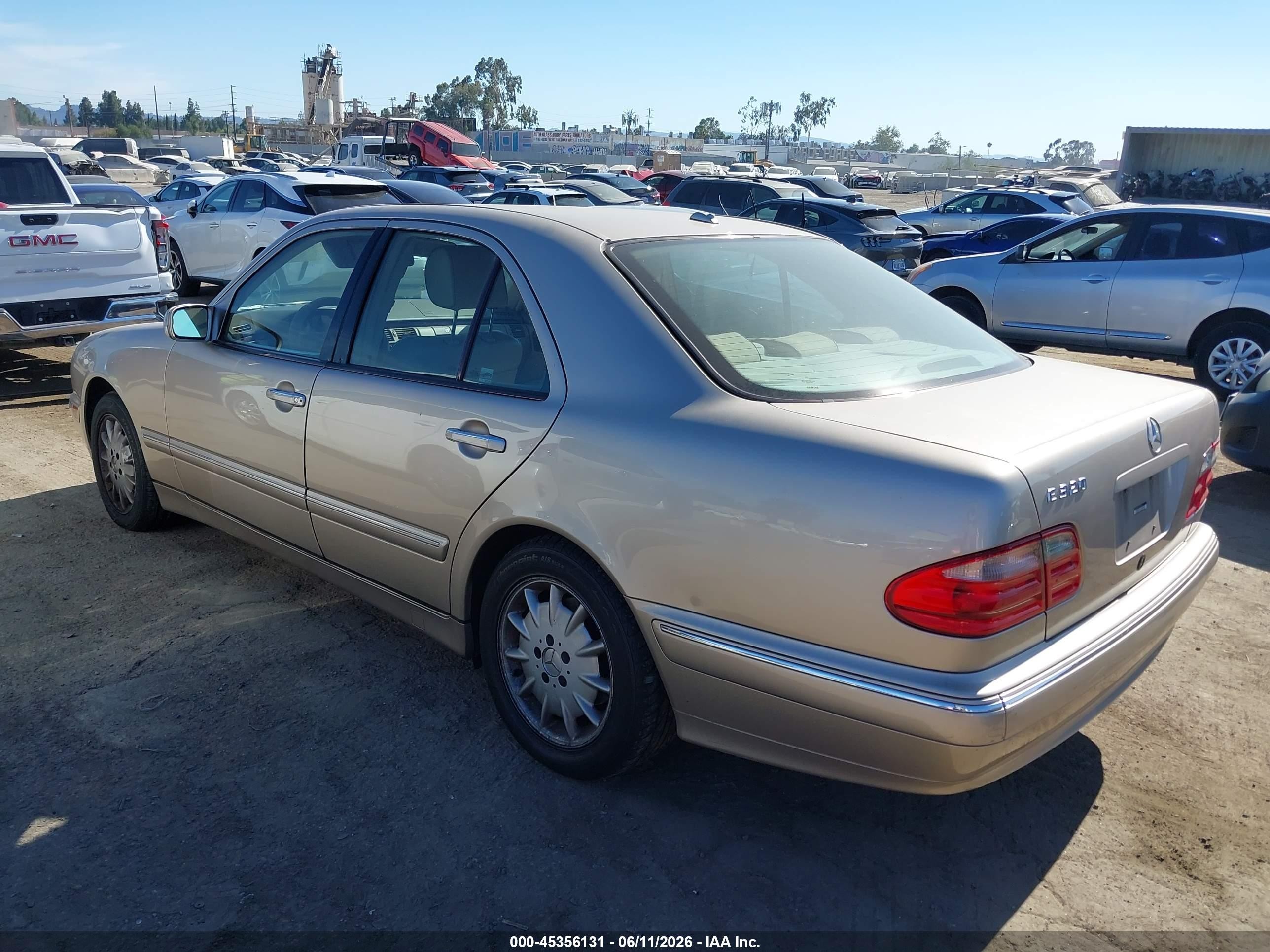2001 Mercedes-benz E 320   Gold vin: WDBJF65JX1B375065