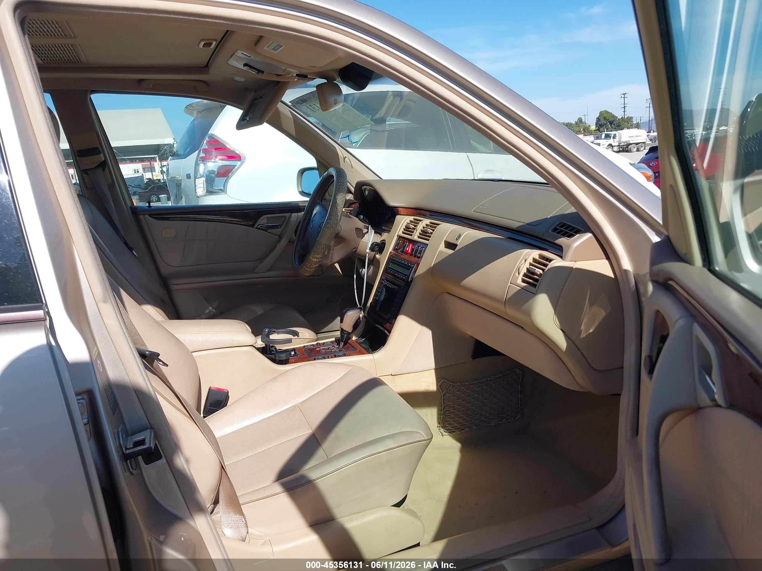 2001 Mercedes-benz E 320   Gold vin: WDBJF65JX1B375065