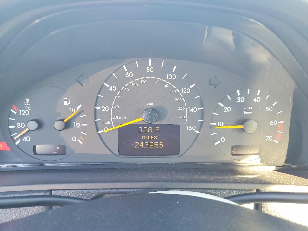 2000 Mercedes-benz E 320 Black vin: WDBJF65JXYB013473