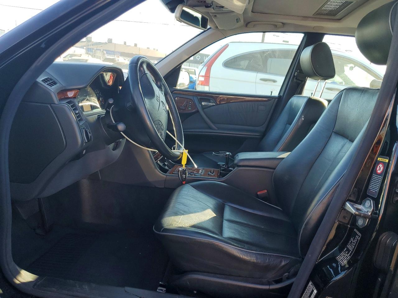 2000 Mercedes-benz E 320 Black vin: WDBJF65JXYB013473