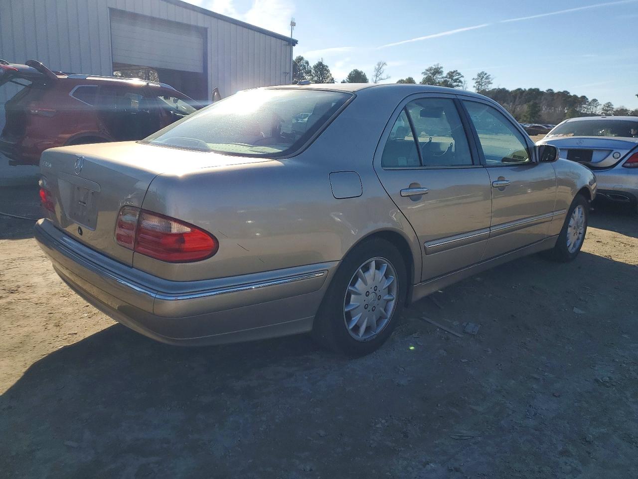 2000 Mercedes-benz E 320 Gold vin: WDBJF65JXYB049048