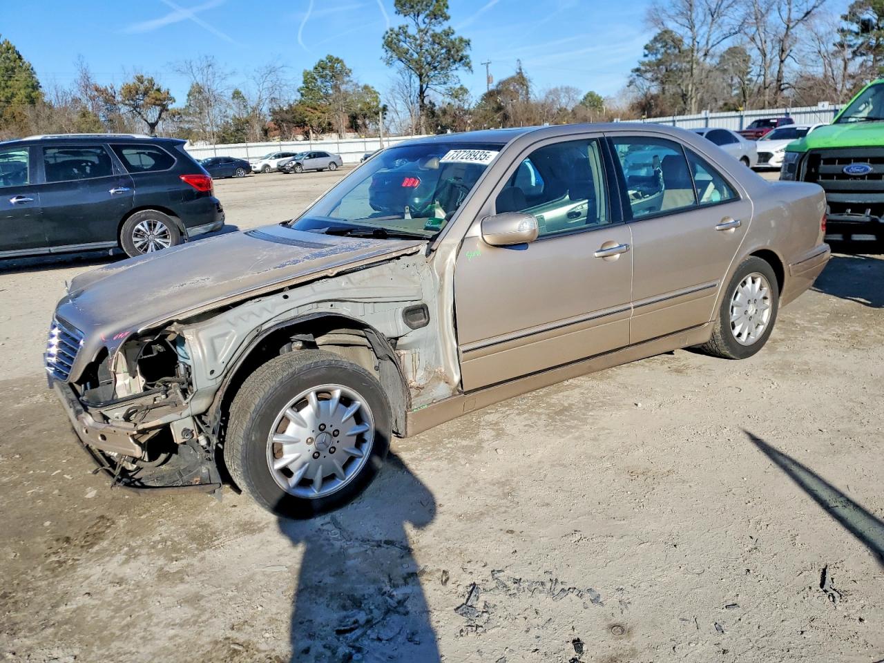 2000 Mercedes-benz E 320 Gold vin: WDBJF65JXYB049048