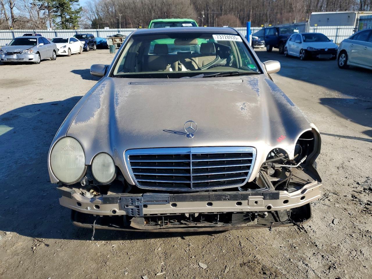 2000 Mercedes-benz E 320 Gold vin: WDBJF65JXYB049048