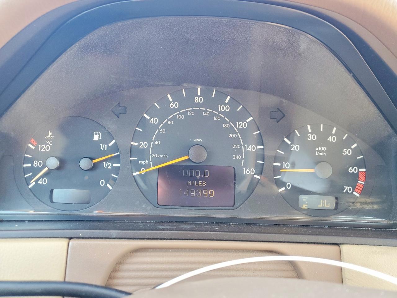 2000 Mercedes-benz E 320 Gold vin: WDBJF65JXYB049048