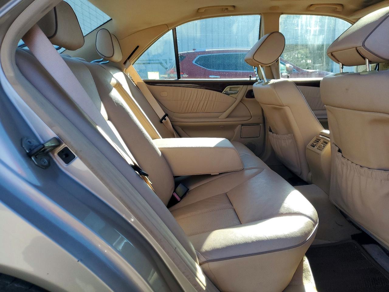 2000 Mercedes-benz E 320 Gold vin: WDBJF65JXYB049048