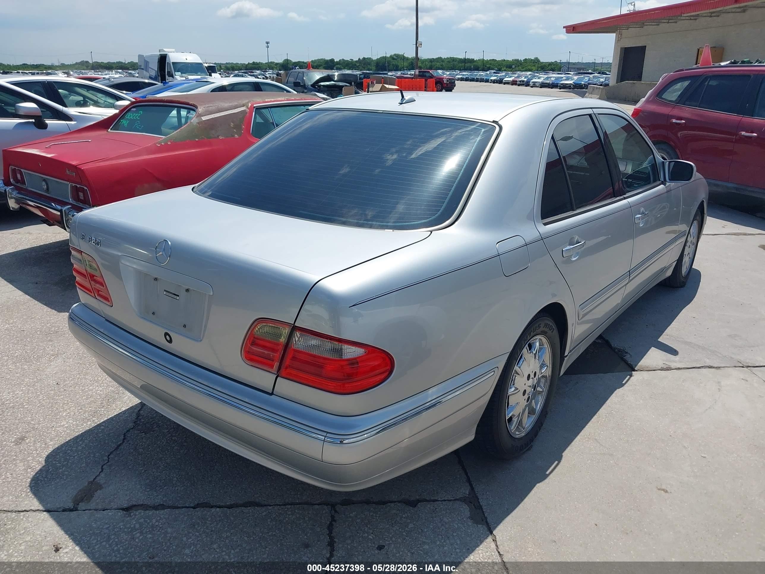 2000 Mercedes-benz E 320 Серый vin: WDBJF65JXYB096578