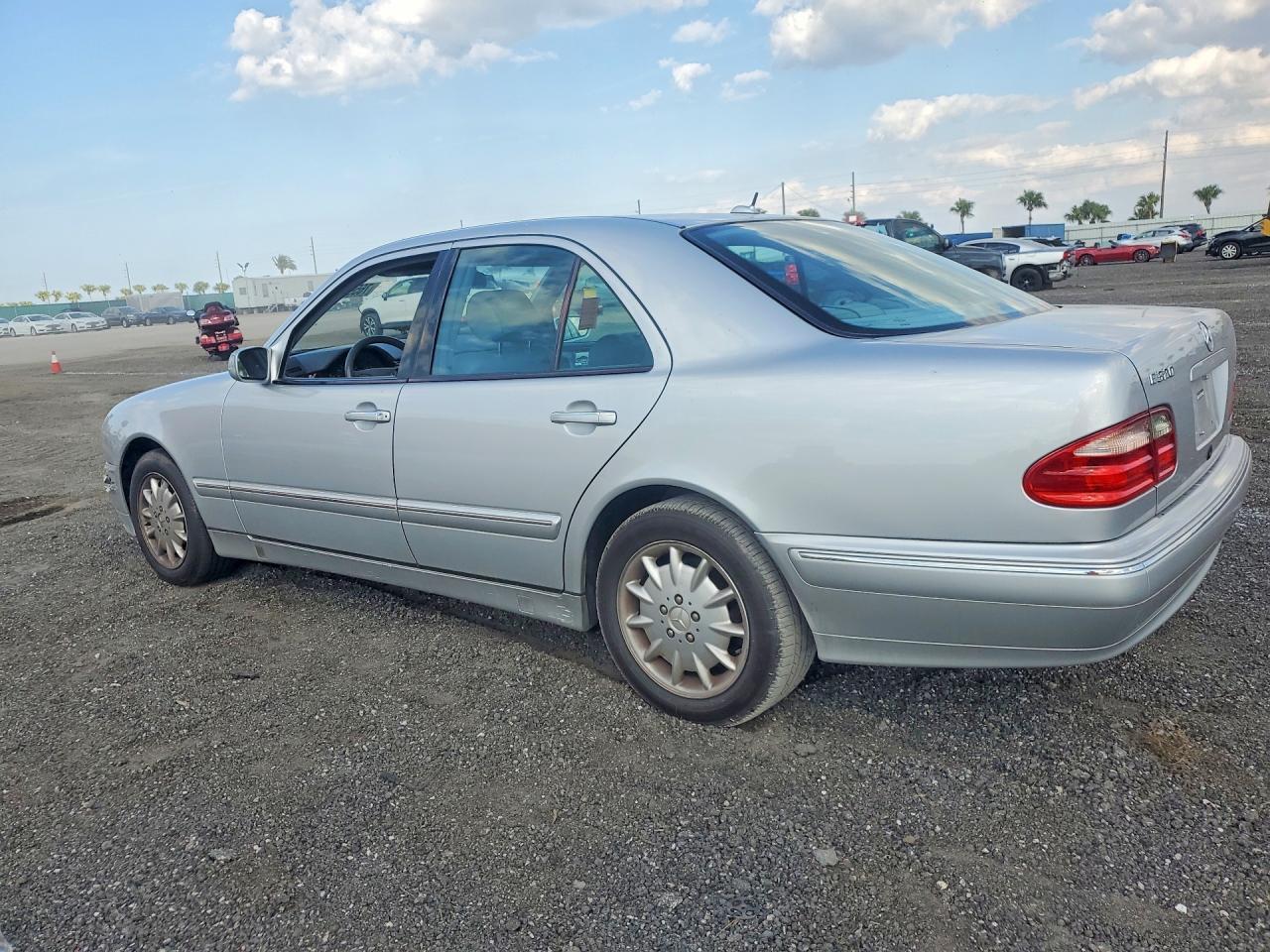 2000 Mercedes-benz E 320 Серебряный vin: WDBJF65JXYB134262