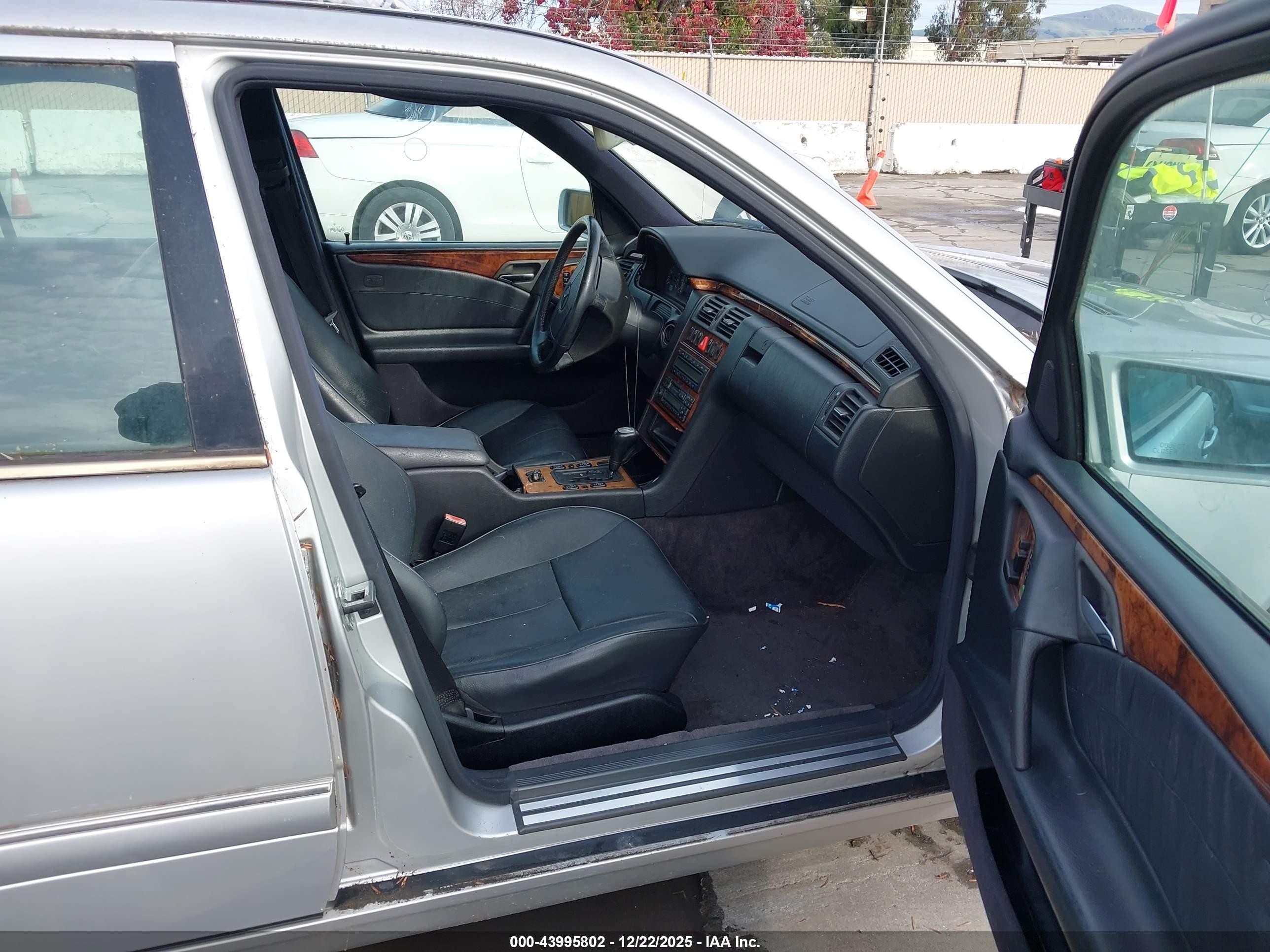 1998 Mercedes-benz E 430   Silver vin: WDBJF70F2WA694711