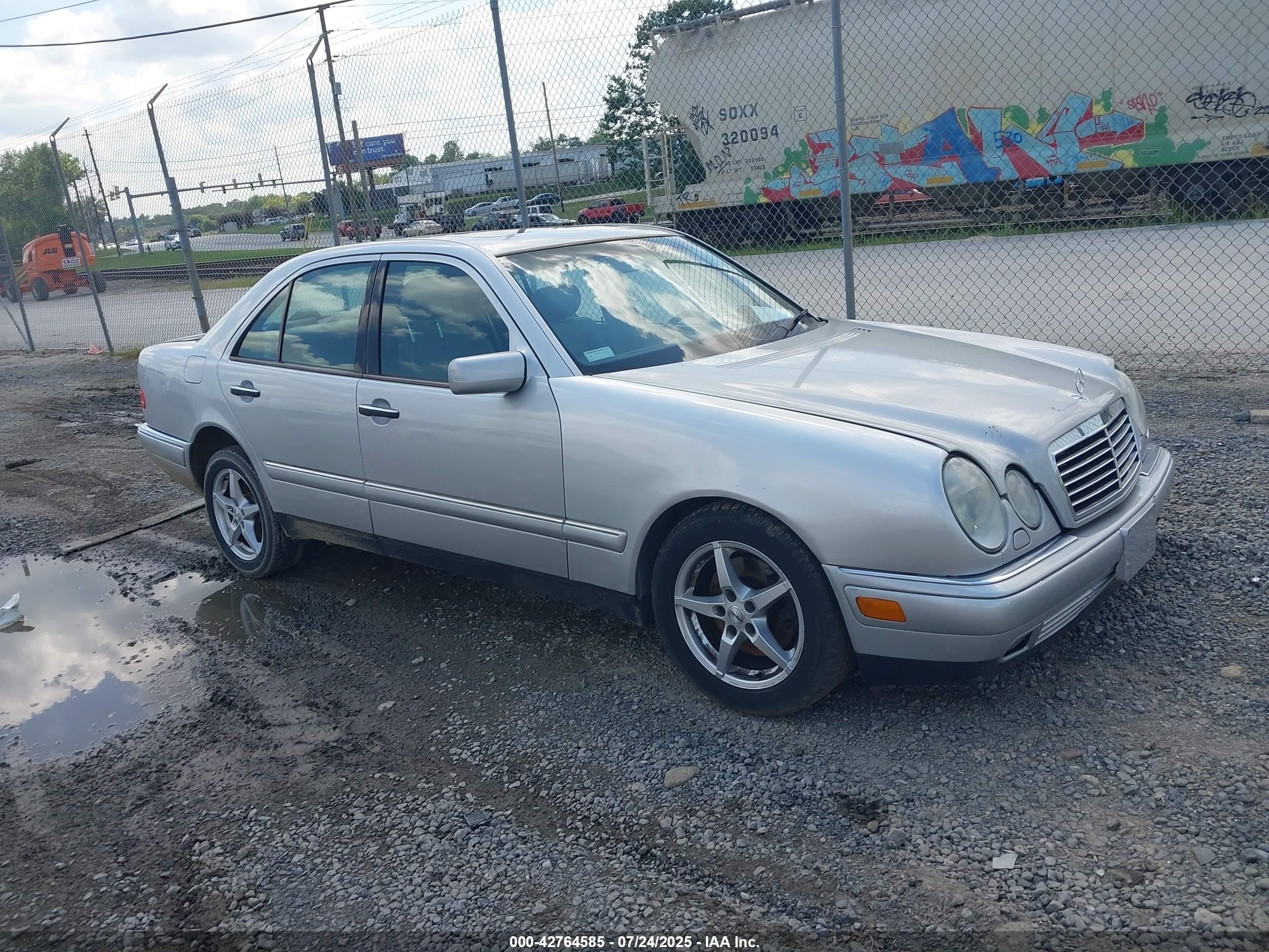 1998 Mercedes-benz E 430   Silver vin: WDBJF70FXWA603071