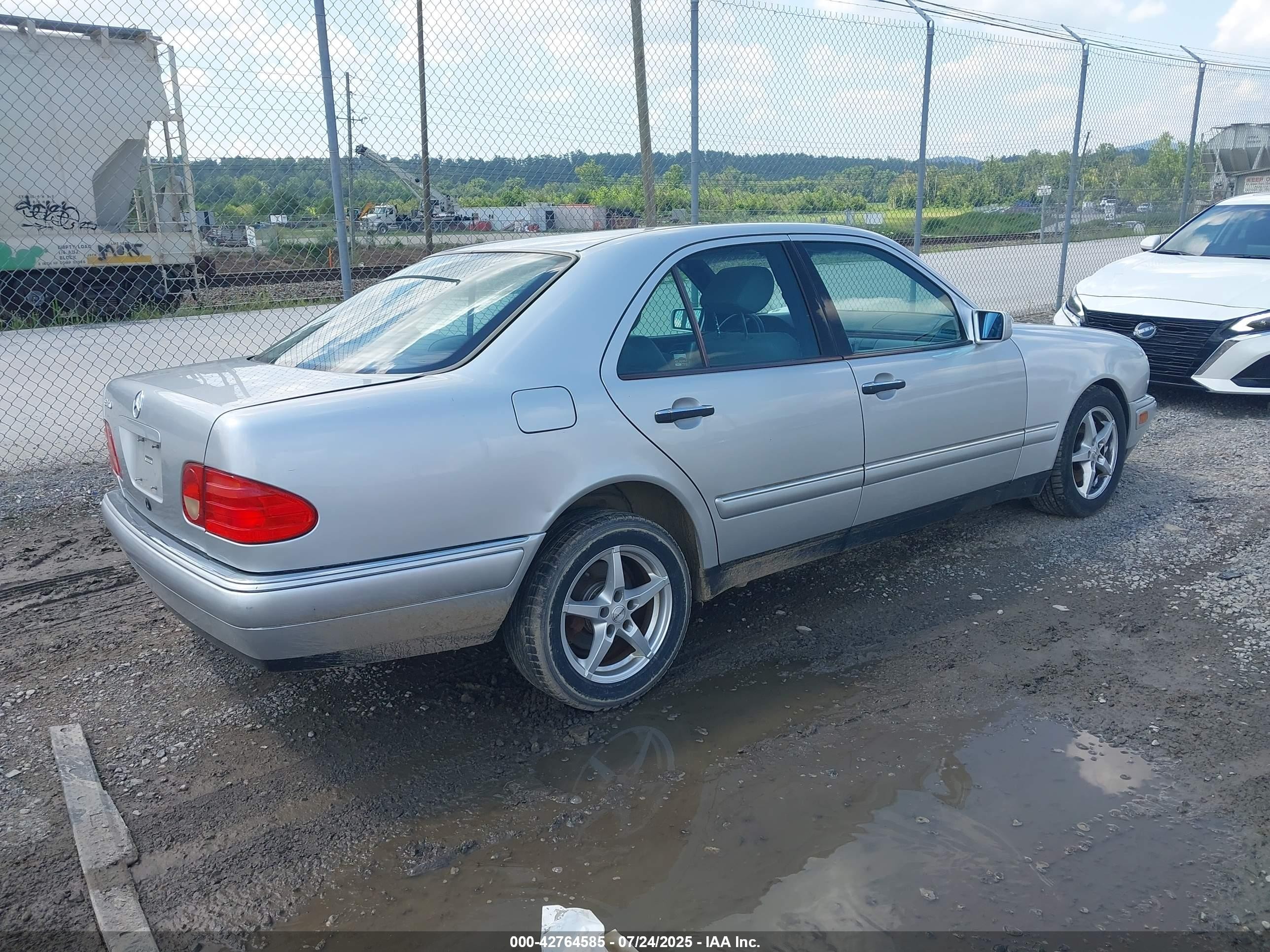 1998 Mercedes-benz E 430   Silver vin: WDBJF70FXWA603071