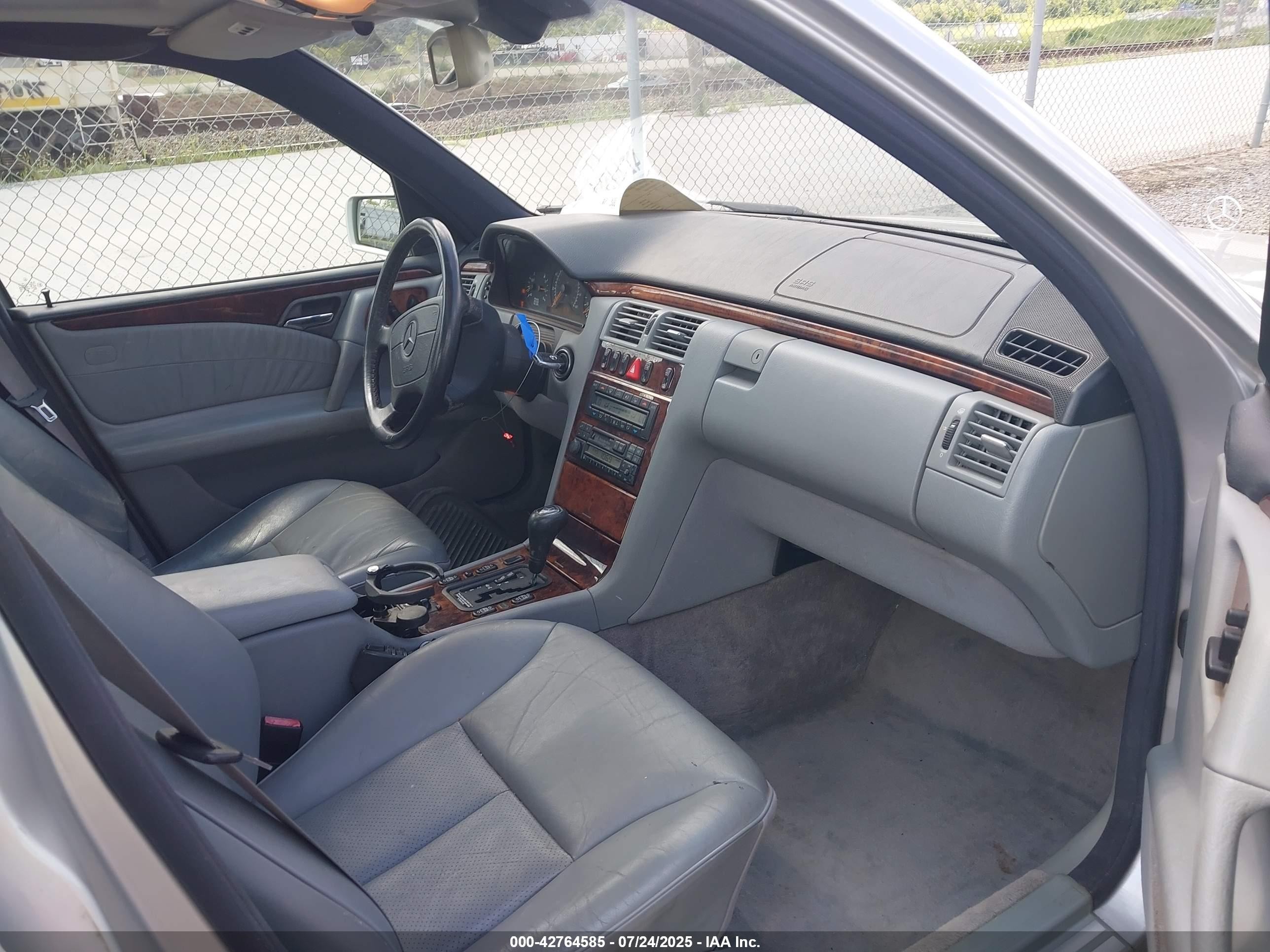 1998 Mercedes-benz E 430   Silver vin: WDBJF70FXWA603071
