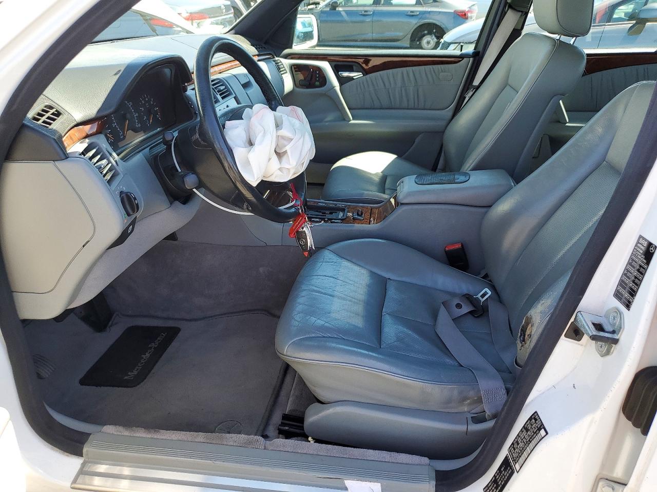 1998 Mercedes-benz E 430 White vin: WDBJF70FXWA692074