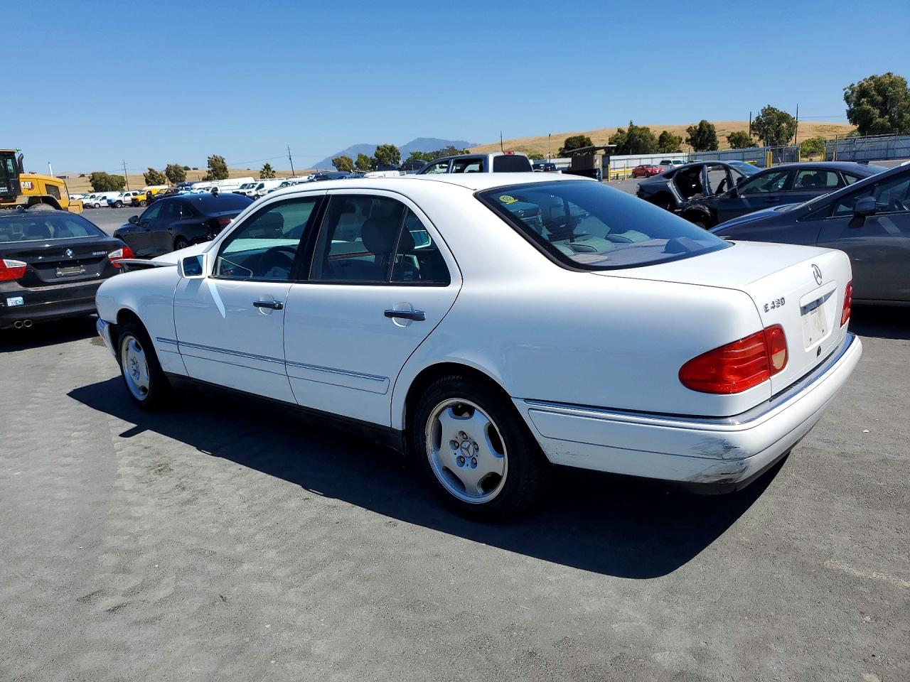 1998 Mercedes-benz E 430 White vin: WDBJF70FXWA692074