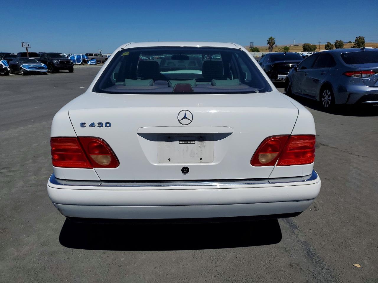 1998 Mercedes-benz E 430 White vin: WDBJF70FXWA692074