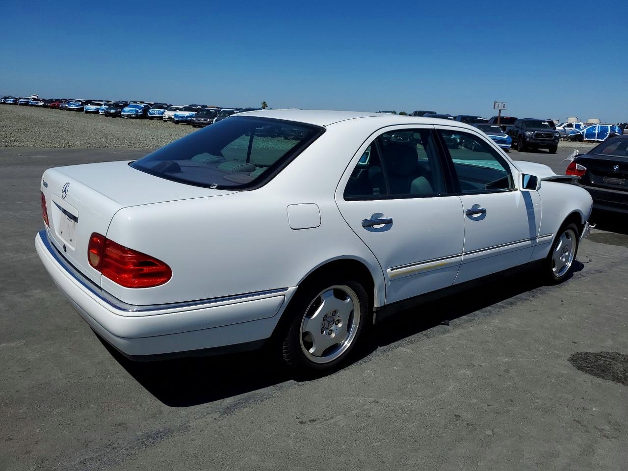 1998 Mercedes-benz E 430 White vin: WDBJF70FXWA692074