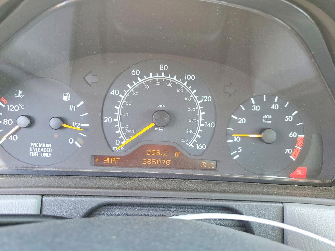1998 Mercedes-benz E 430 White vin: WDBJF70FXWA692074