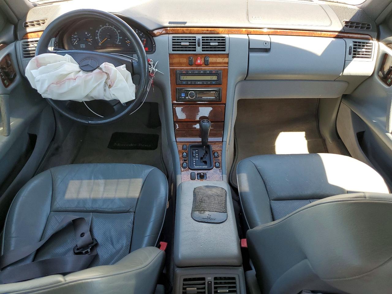 1998 Mercedes-benz E 430 White vin: WDBJF70FXWA692074