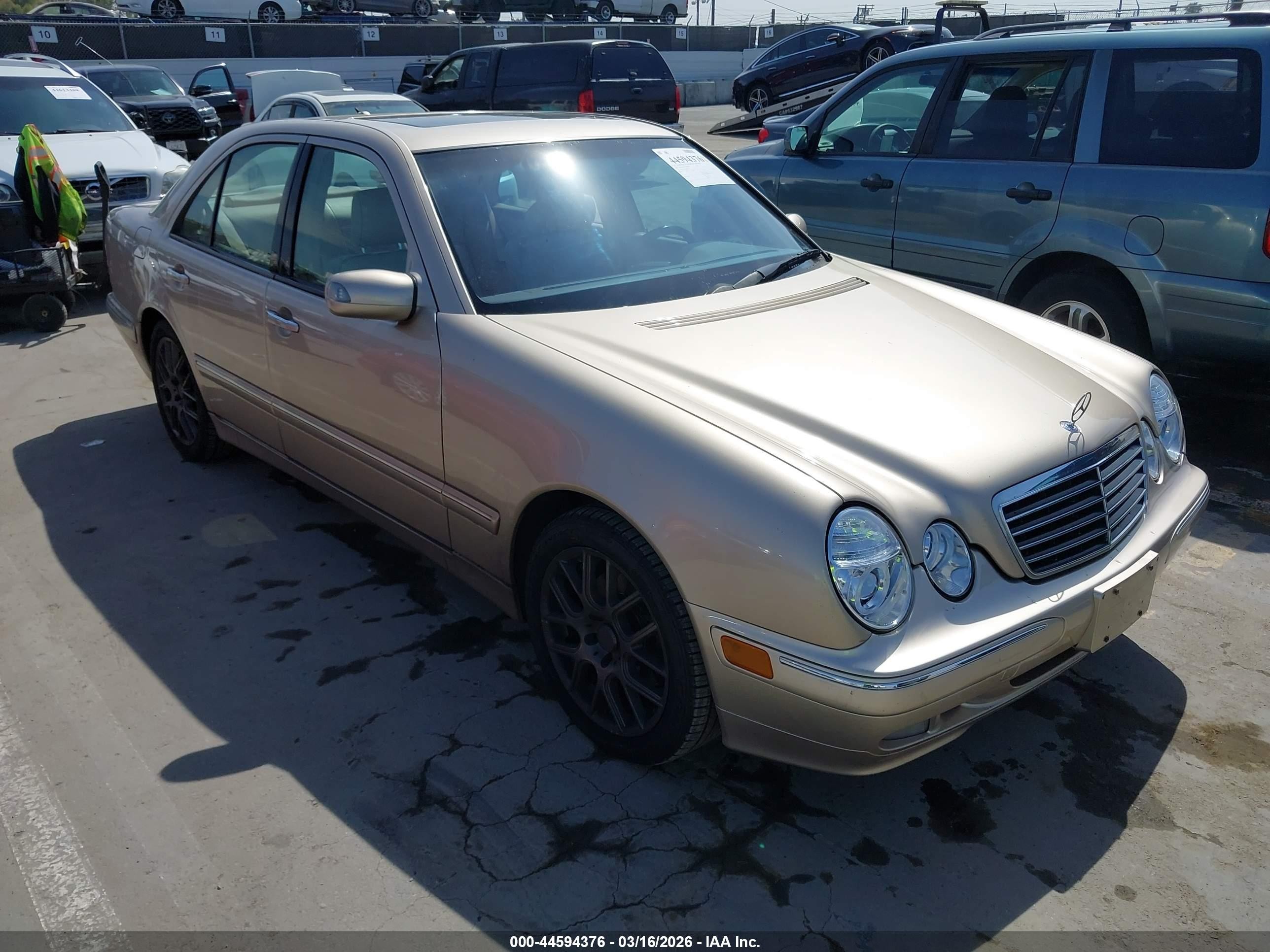 WDBJF70J2YB052359