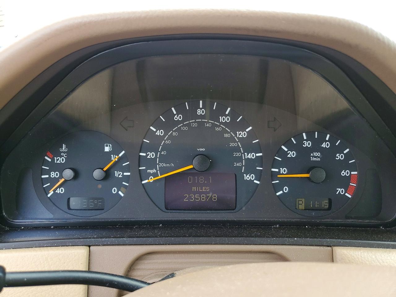 2000 Mercedes-benz E 430 Gold vin: WDBJF70J4YB010436