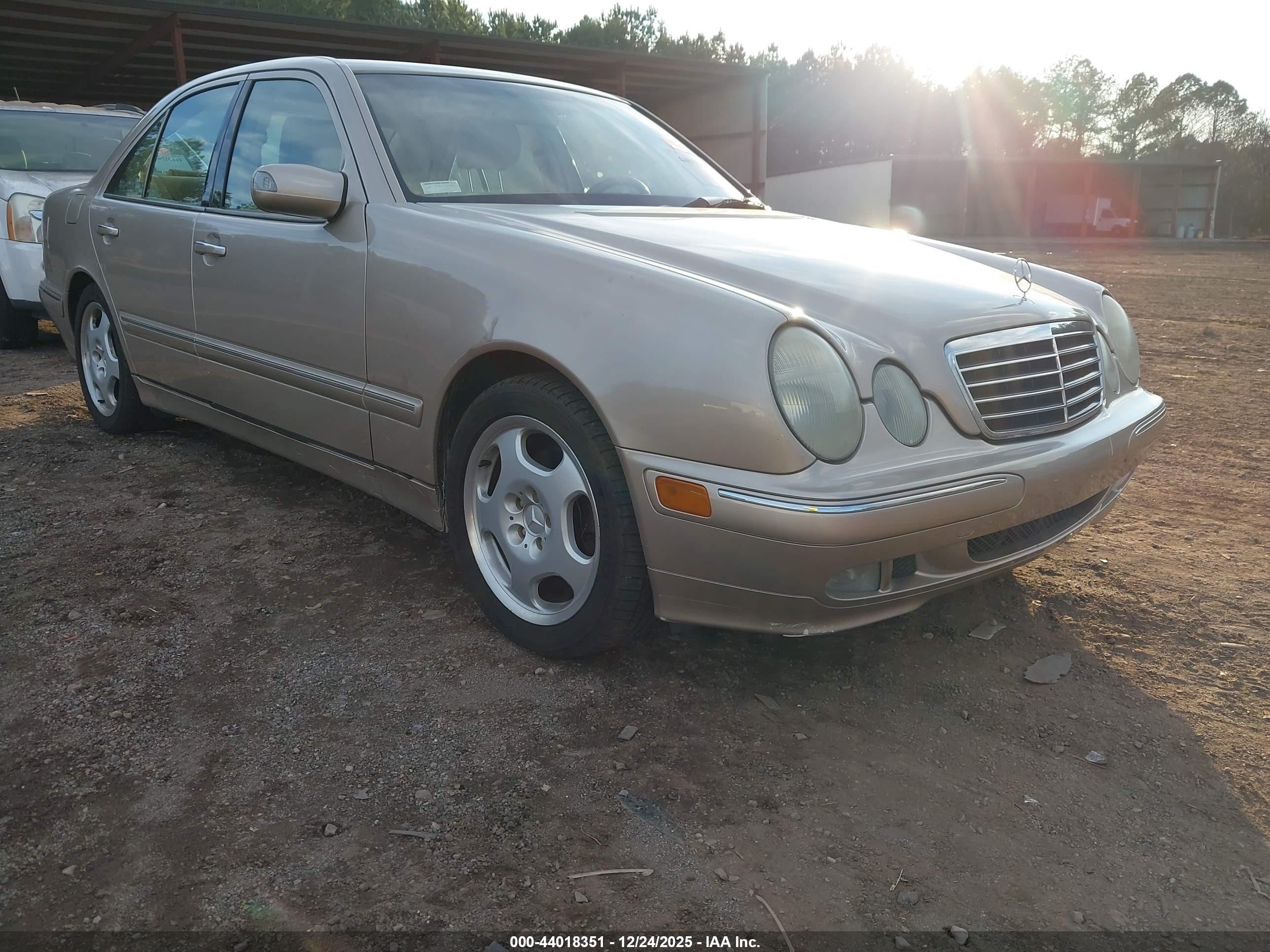 WDBJF70J6YB119030