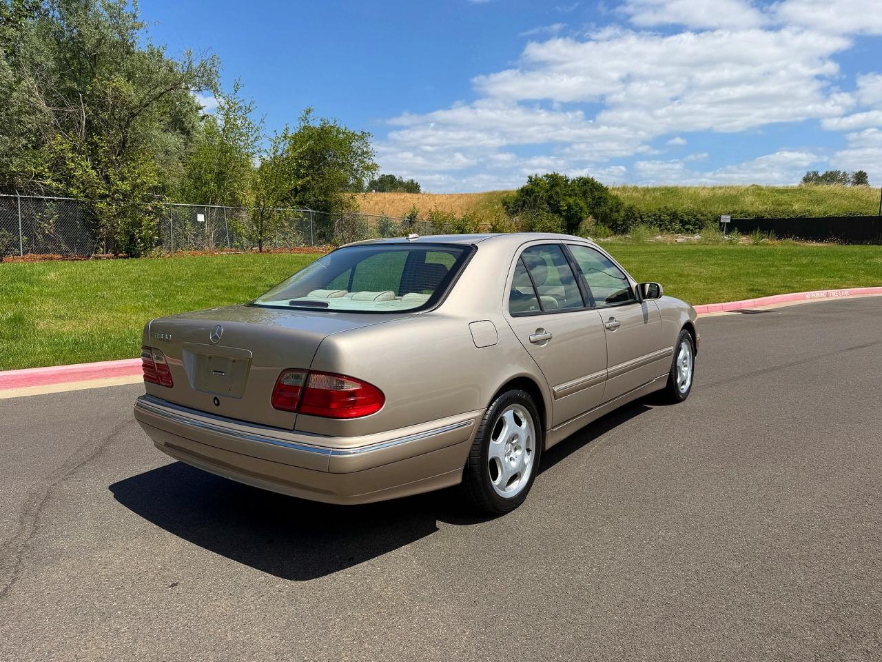 2000 Mercedes-benz E 430 Gold vin: WDBJF70J7YB018627