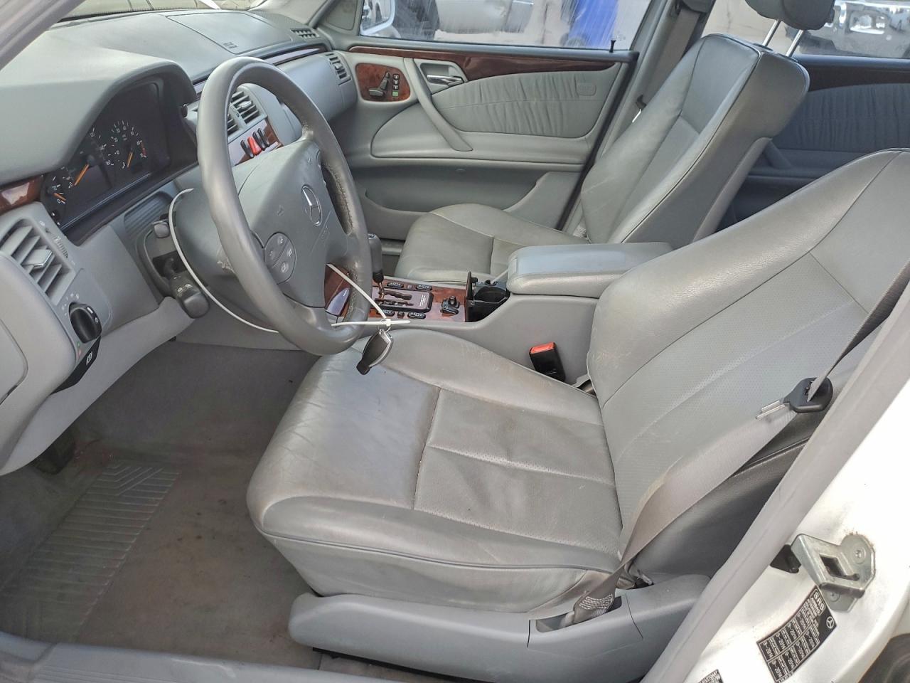 2000 Mercedes-benz E 430 Белый vin: WDBJF70J9YA970342