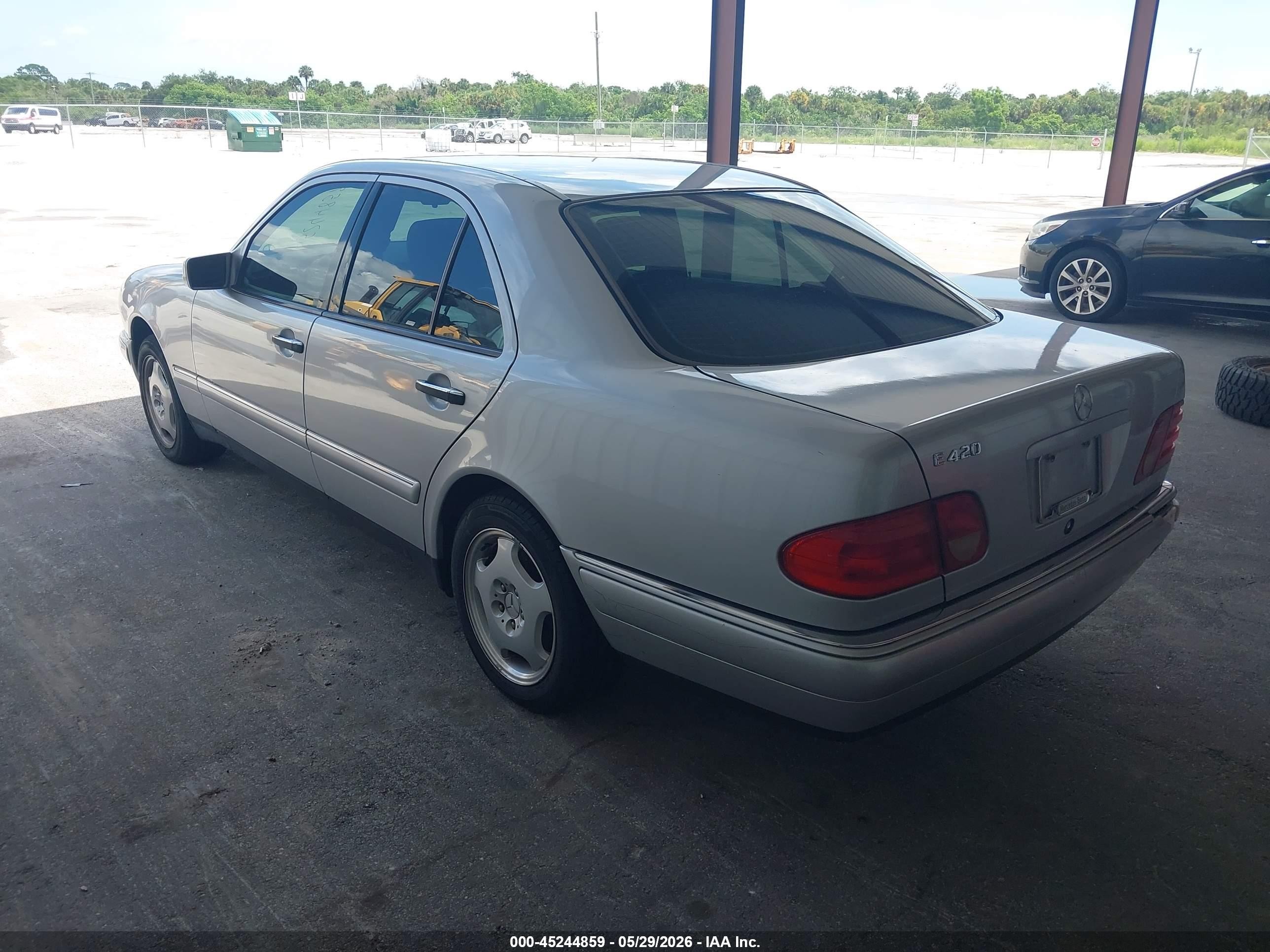 1997 Mercedes-benz E 420   Silver vin: WDBJF72F1VA455064