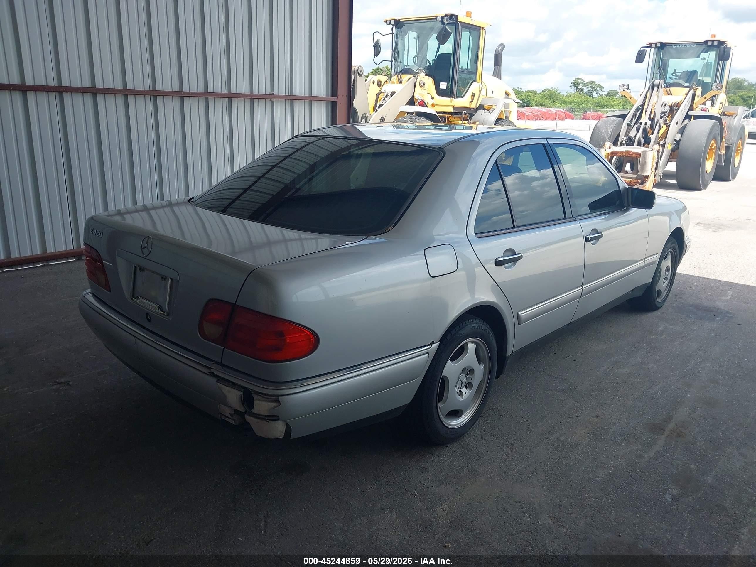 1997 Mercedes-benz E 420   Silver vin: WDBJF72F1VA455064
