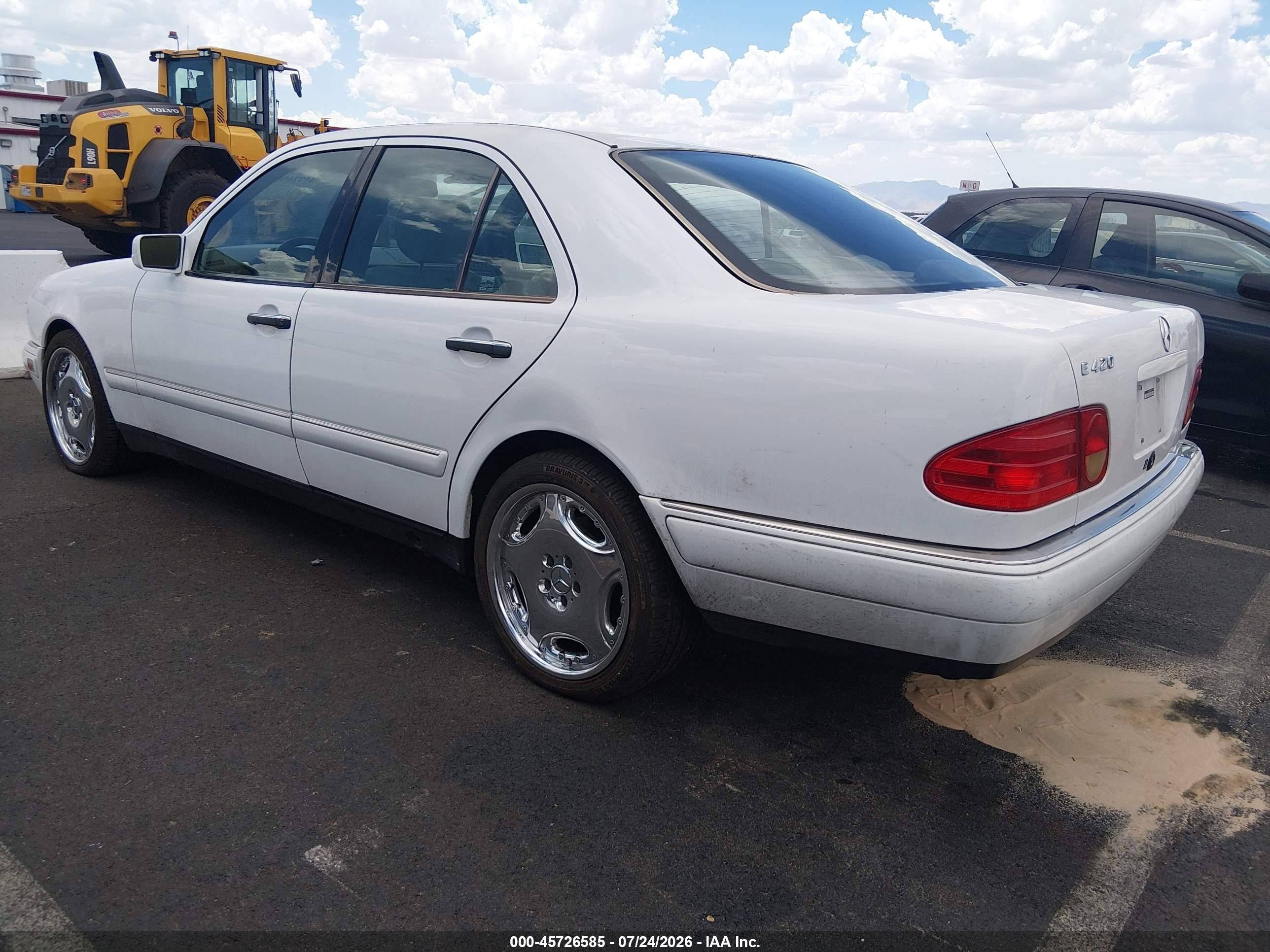 1997 Mercedes-benz E 420   White vin: WDBJF72F1VA574717