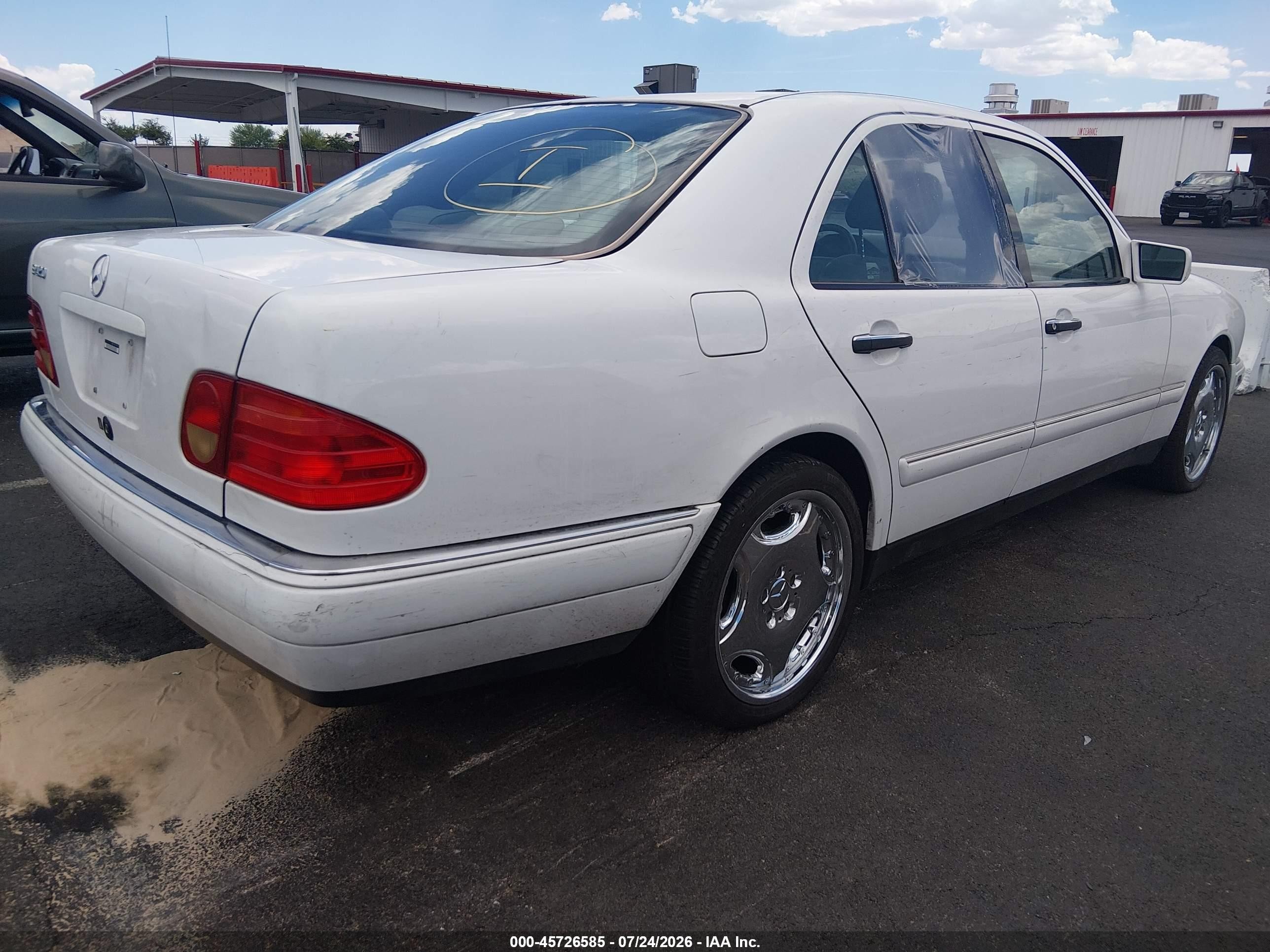 1997 Mercedes-benz E 420   White vin: WDBJF72F1VA574717