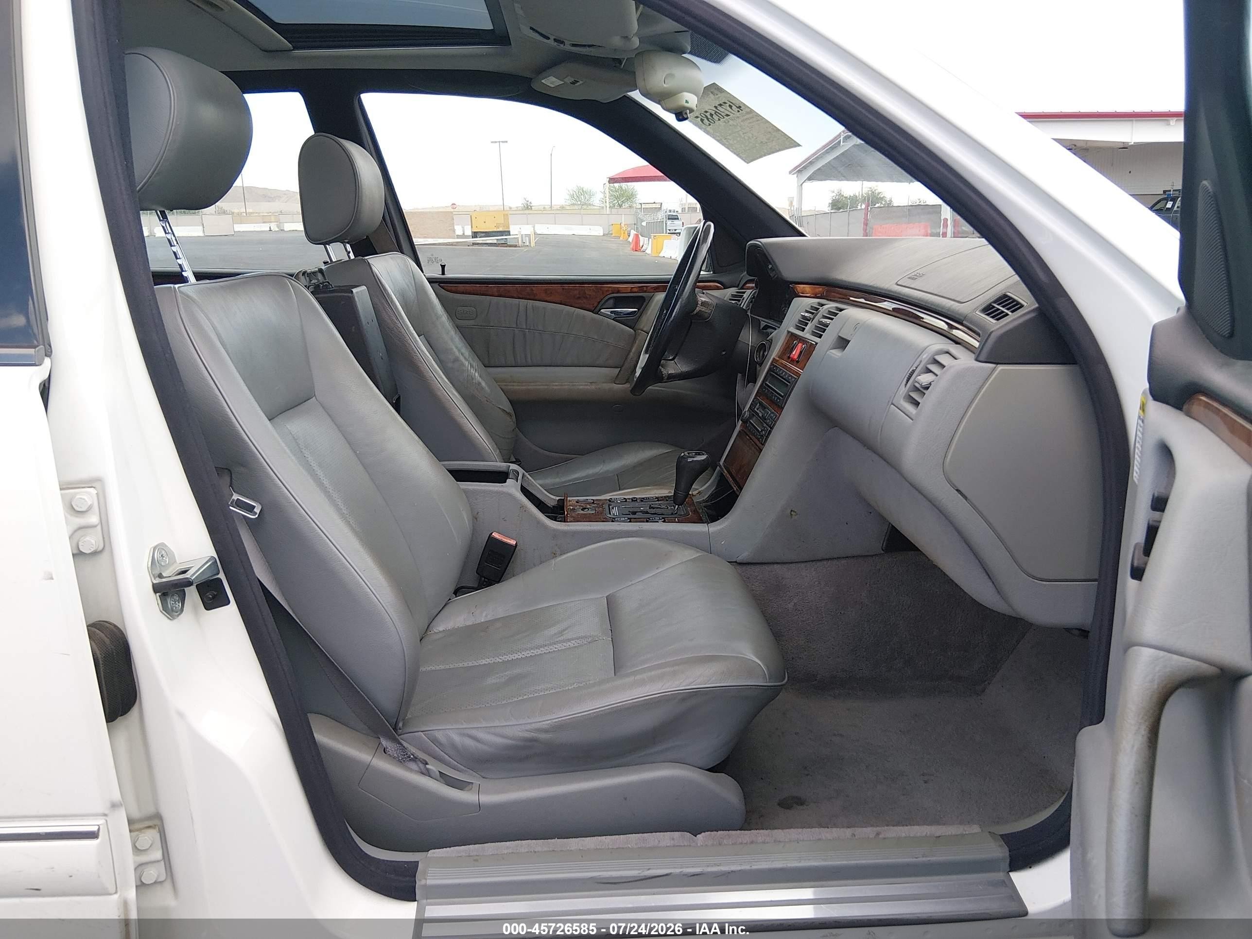 1997 Mercedes-benz E 420   White vin: WDBJF72F1VA574717