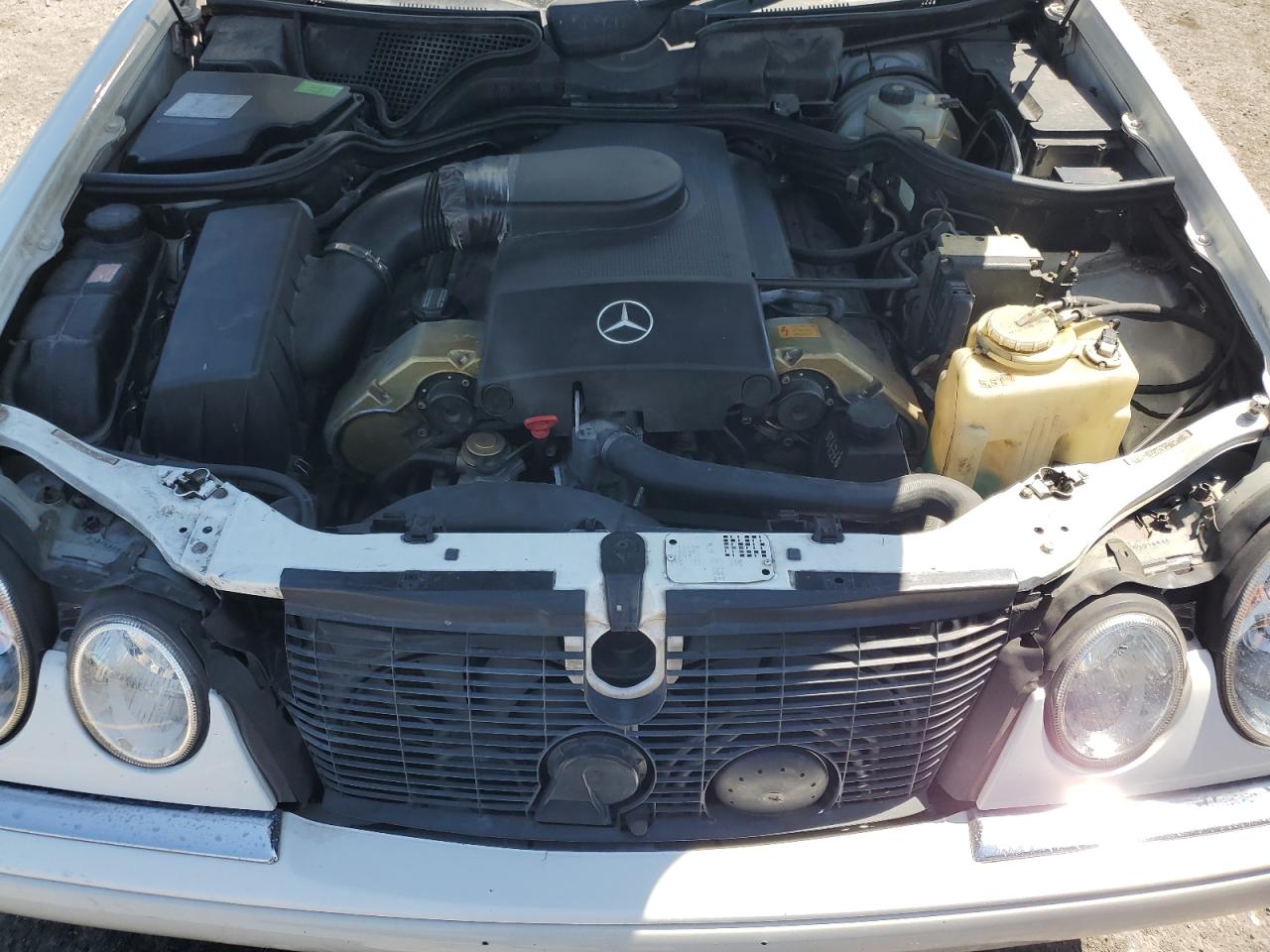 1997 Mercedes-benz E 420 White vin: WDBJF72F2VA257190