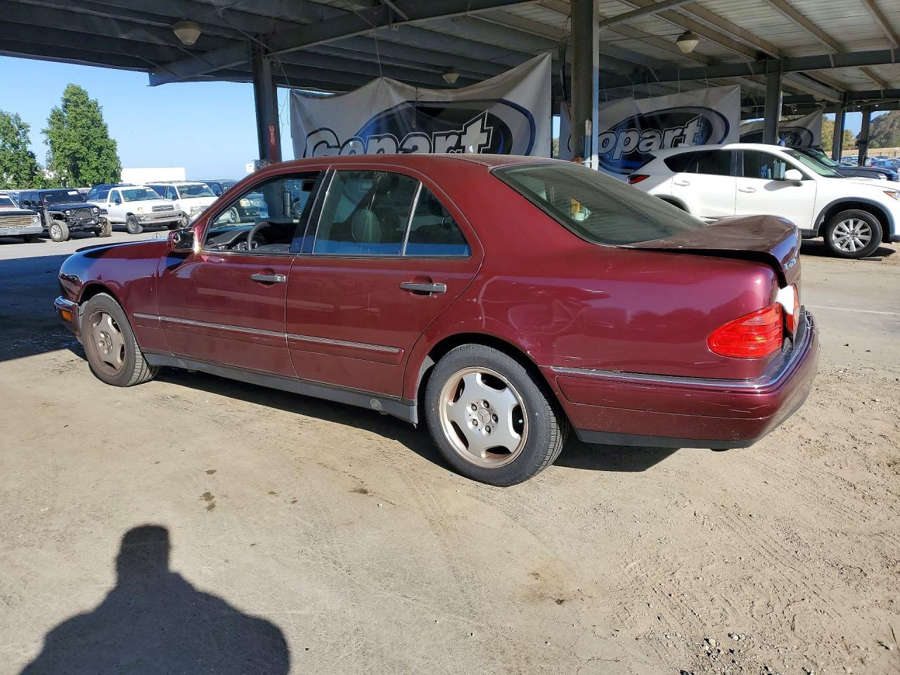1997 Mercedes-benz E 420 Burgundy vin: WDBJF72F2VA258792