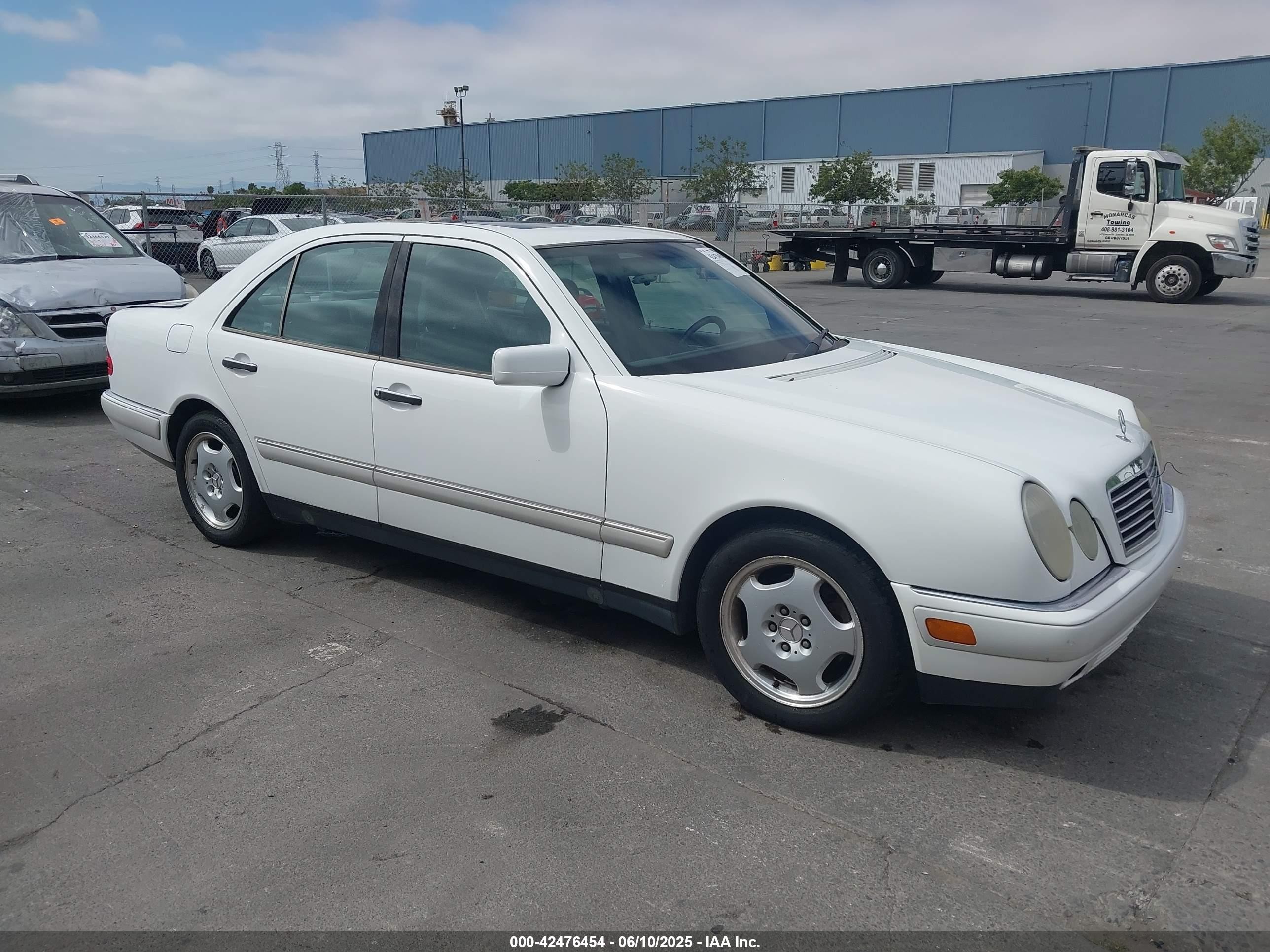 1997 Mercedes-benz E 420   White vin: WDBJF72F4VA207066