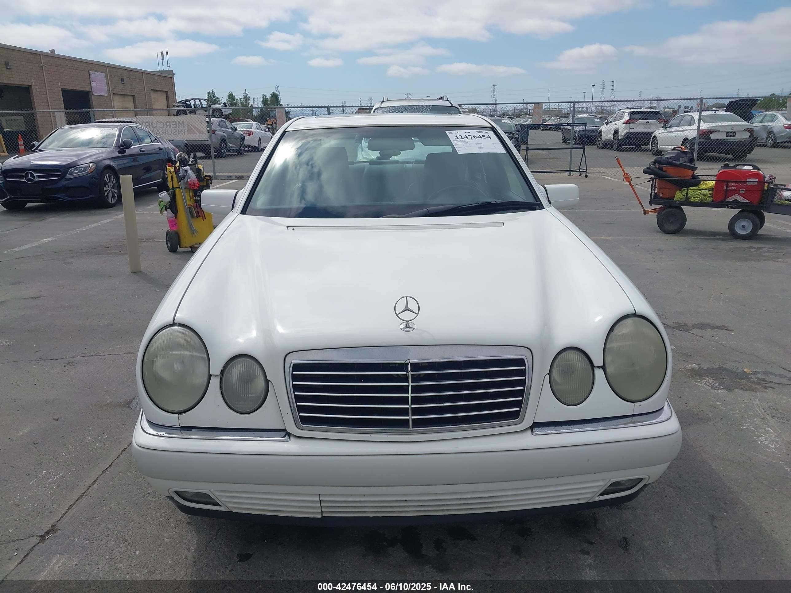 1997 Mercedes-benz E 420   White vin: WDBJF72F4VA207066